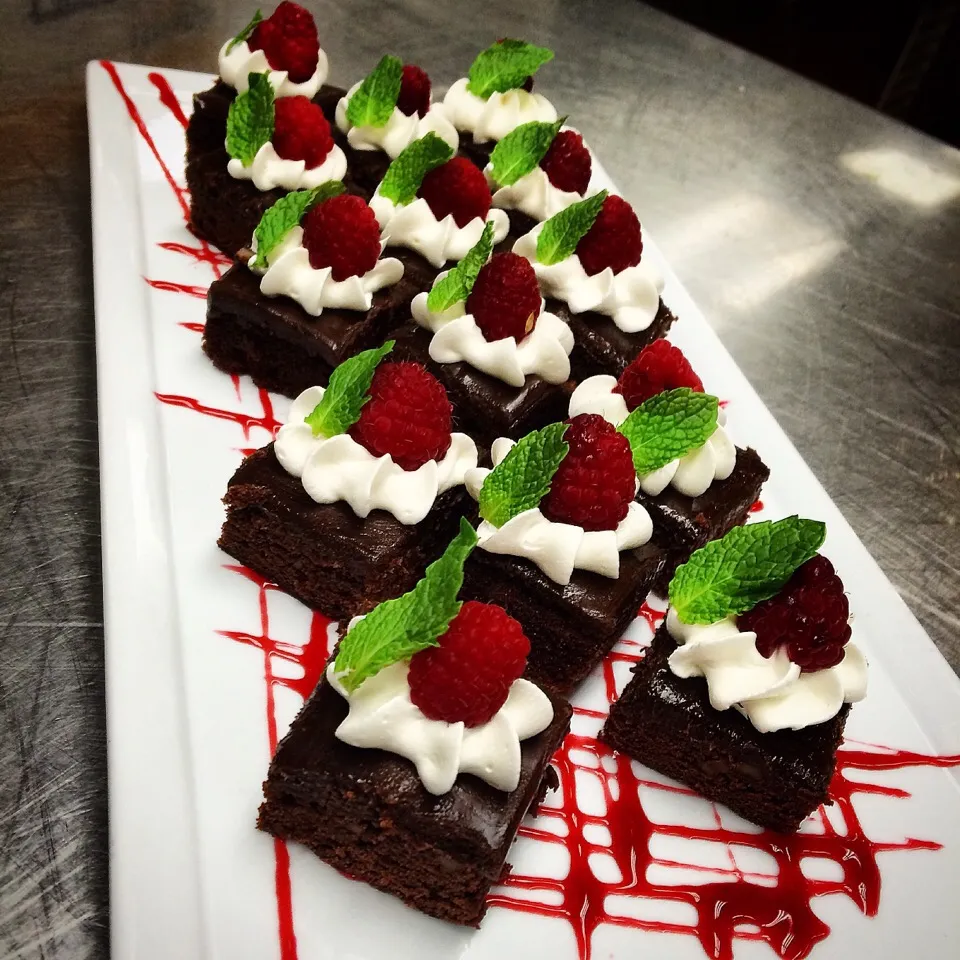 Snapdishの料理写真:Raspberry fudge brownie|anthony rodriguesさん