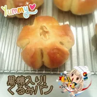 Snapdishの料理写真:黒糖入り！くるみパン|ebichu117さん