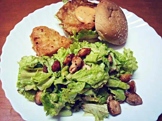 Fish burger with Diced chicken salad|sera wangdiさん