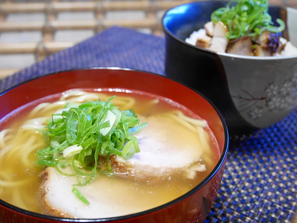 〆の焼豚は…意見が分かれたよ…あごだしあっさりラーメン！|happinessさん