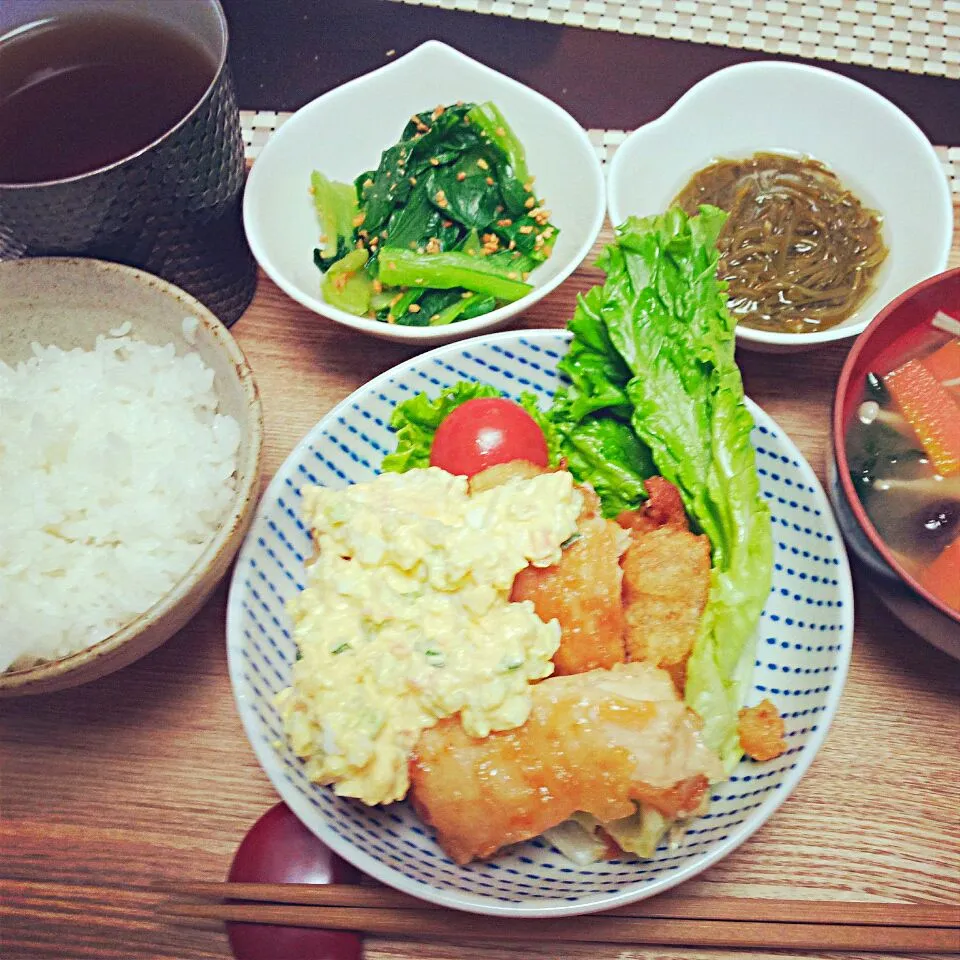 チキン南蛮、小松菜のあえ物、めかぶ|けむまきさん