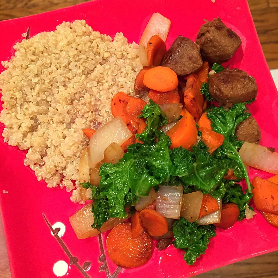 Quinoa with sautéed kale, carrots, onions and veggie beef|victoria valerioさん