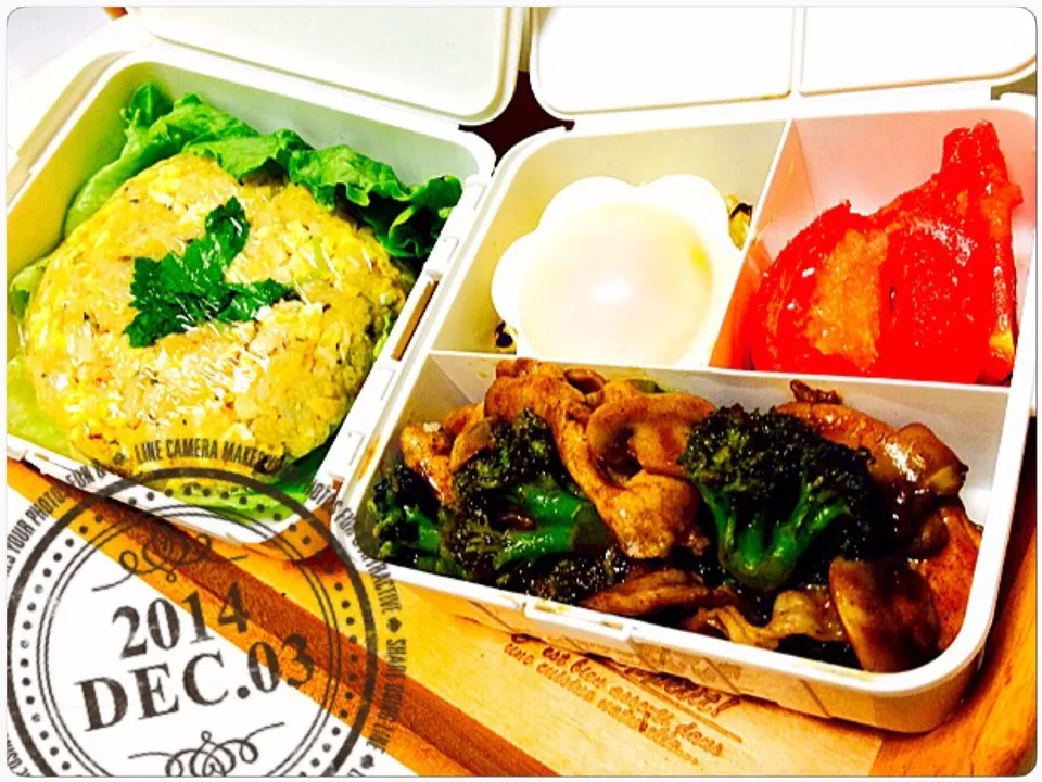 Snapdishの料理写真:トロピカル炒飯&ポークとマッシュルームのBBQソース炒めLunch Box ❤︎|Haz Haz ♡さん