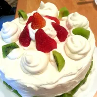 Snapdishの料理写真:birthday cake with whipped cream and fresh fruits|Judy Kimさん