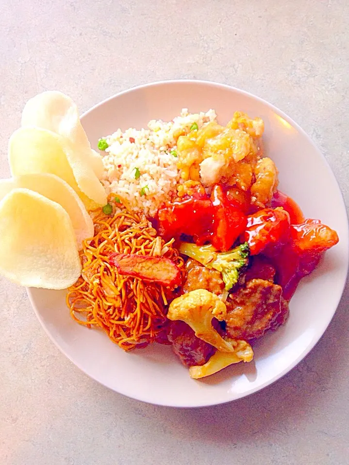 Snapdishの料理写真:Chinese Takeaway for my Birthday Dinner|Chrisy Hillさん