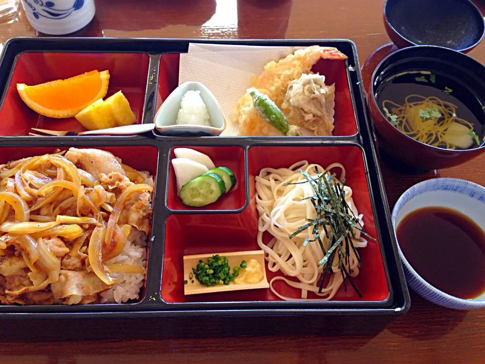 鰻屋さんのお弁当ランチ もち豚ご飯 稲庭うどん 天婦羅 吸物 香の物 デザート|K N 3さん