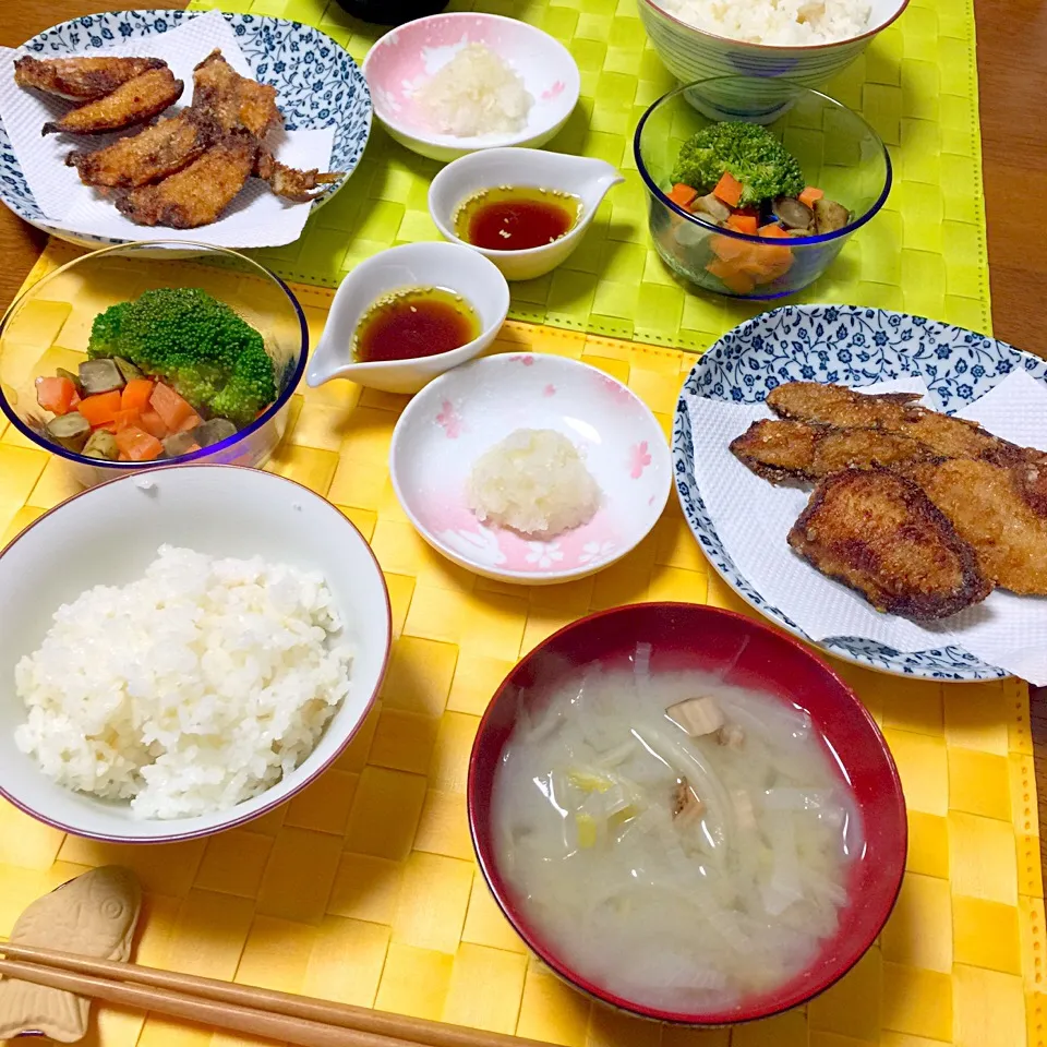 鯵のから揚げに大根おろしと温野菜サラダに自家製ドレッシング、白菜と蓮根のお味噌汁|舐め子さん