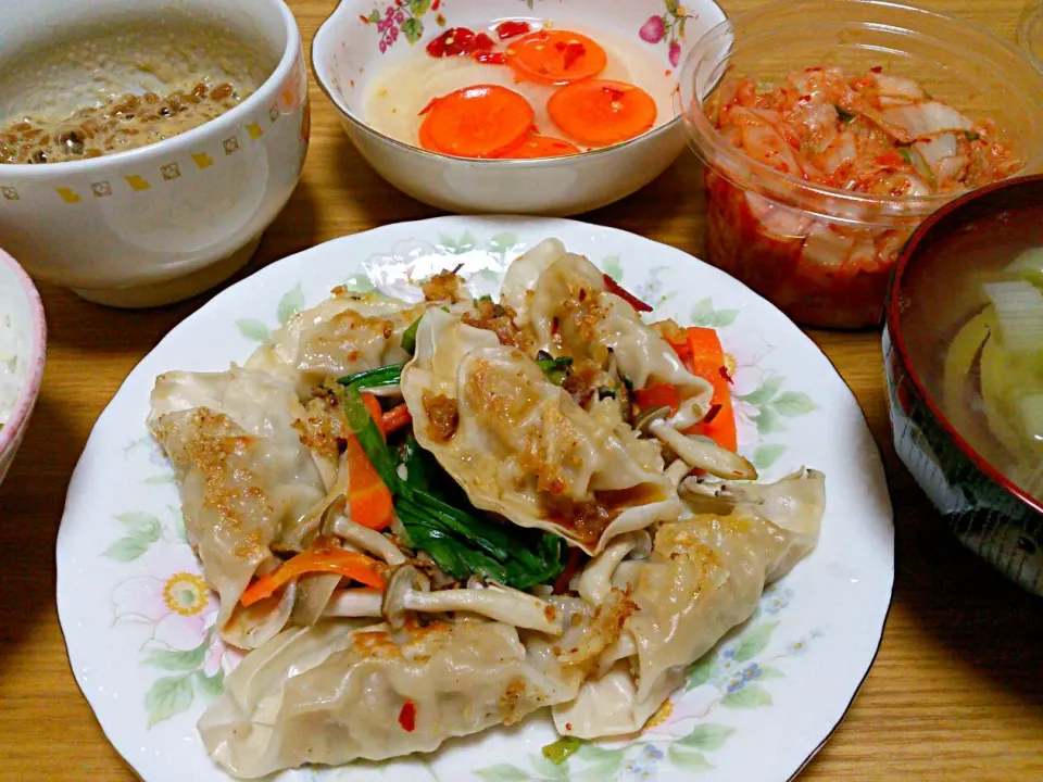 焼き餃子とにらニンジン炒め|Shinji Matsuokaさん