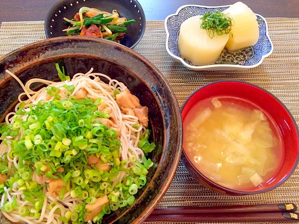 南蛮蕎麦   鶏肉でレバニラの味付け   大根の煮物   白菜の味噌汁|NAKATAさん