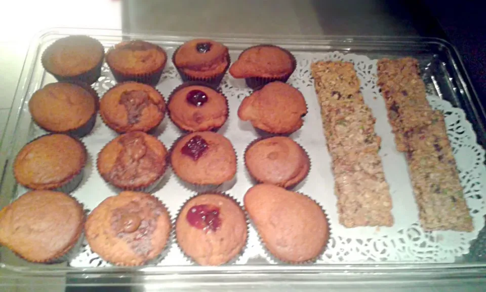 cereal bars and 4 kinds of muffins always makes your day.. chocolate, blueberry, vanilla and apple cinnamon|Kostas Riddochさん