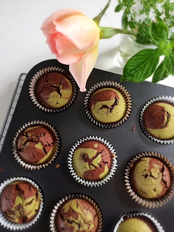 Snapdishの料理写真:Matcha and dark chocolate cupcakes|12Dragonさん