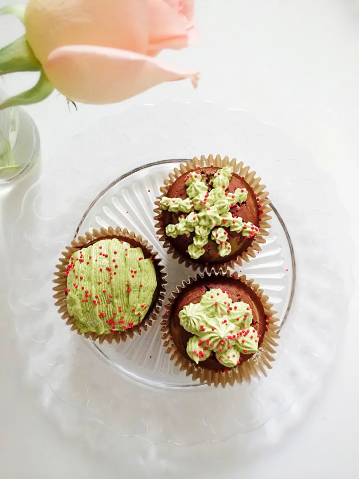 Matcha & dark chocolate cupcakes with matcha buttercream frosting|12Dragonさん