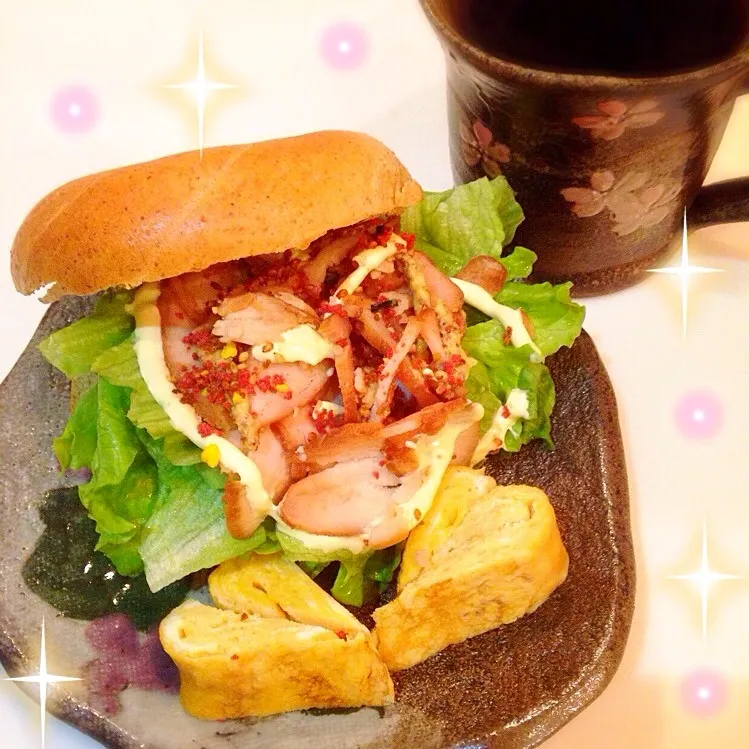 Snapdishの料理写真:鶏のチャーシュー自家製ベーグルサンド🎄卵焼き添え💕|Makinsさん