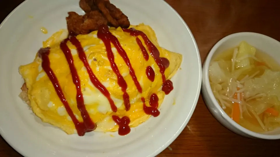 今日の夕食（オムライス・唐揚げ・コンソメスープ）|スケィスさん