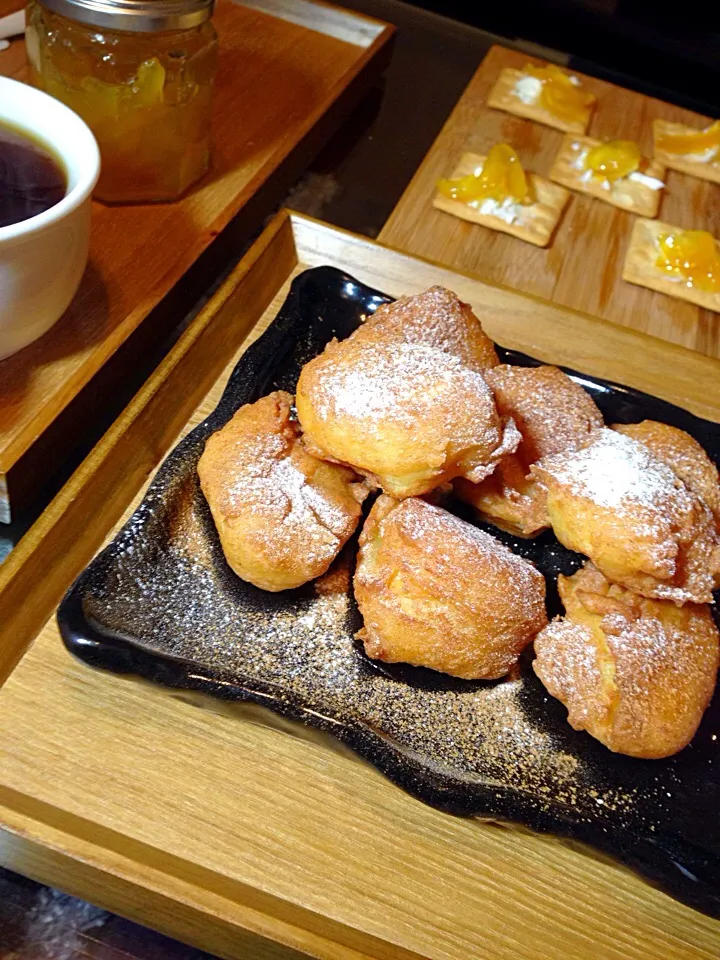 ヨルお茶☕️豆腐ドーナツ&手作りジャムとクリチのクラッカーのせ♥︎◟⌣̈⃝◞♥︎|いのちゃんさん