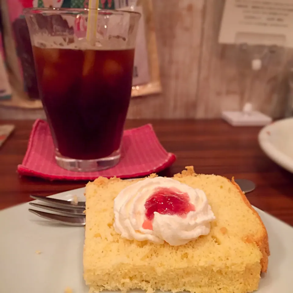アイスコーヒーとシフォンケーキ|めりさん