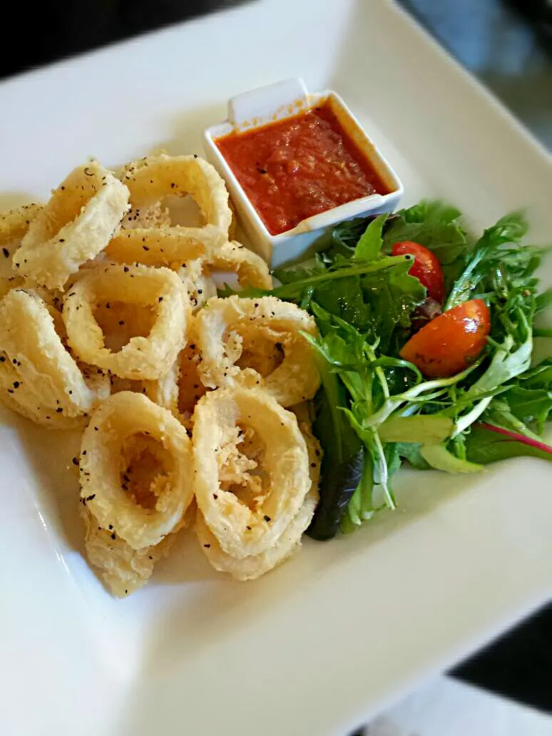 #fried #squid #calamari #Appetizer #Italian cuisine #singapore #sauce #Salad|Chan Min Jiaさん