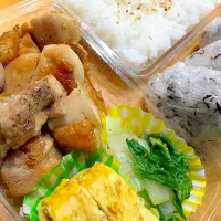 鳥ももの生姜焼き、玉子焼き、しろ菜のおひたし、朝用おにぎり|あいさん