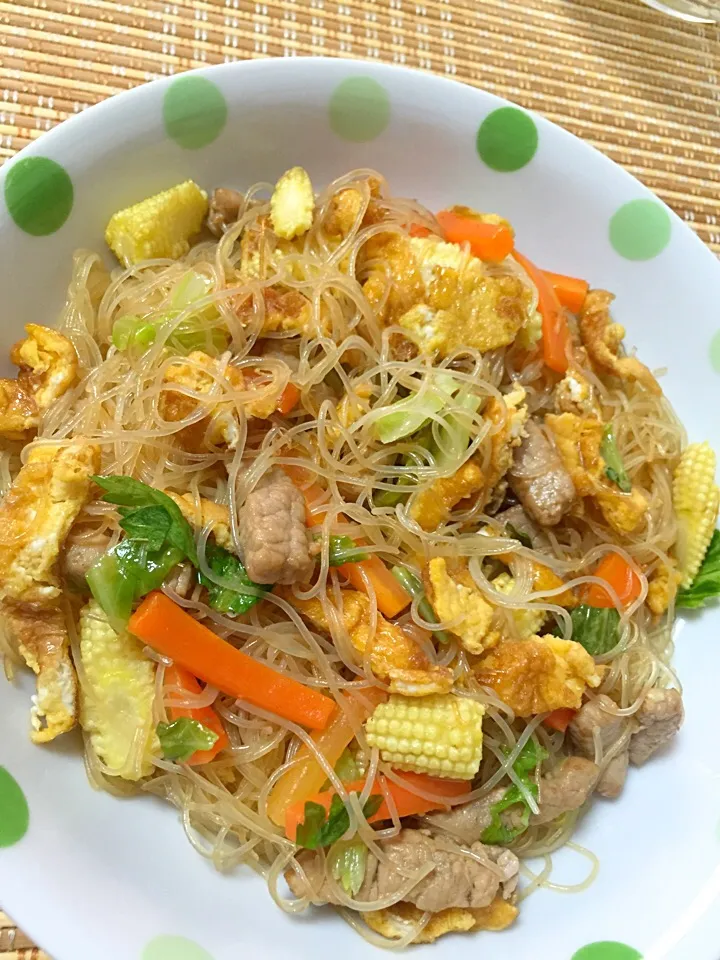 Fried rice vermicelli with pork and vegetables|Moe Moe Thandarさん