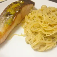 Pan fried pomegranate salmon with creamy angel hair pasta and japanese mushrooms.|eveさん