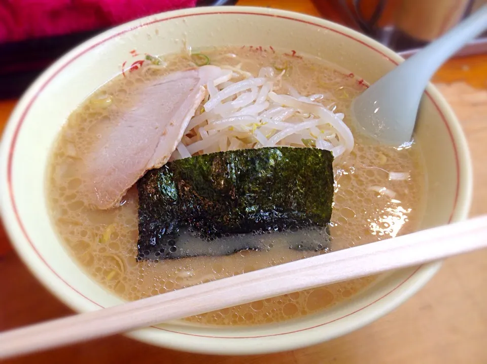 背脂が俺を呼んでいる「ホープ軒のラーメン」🍜😋|アライさんさん