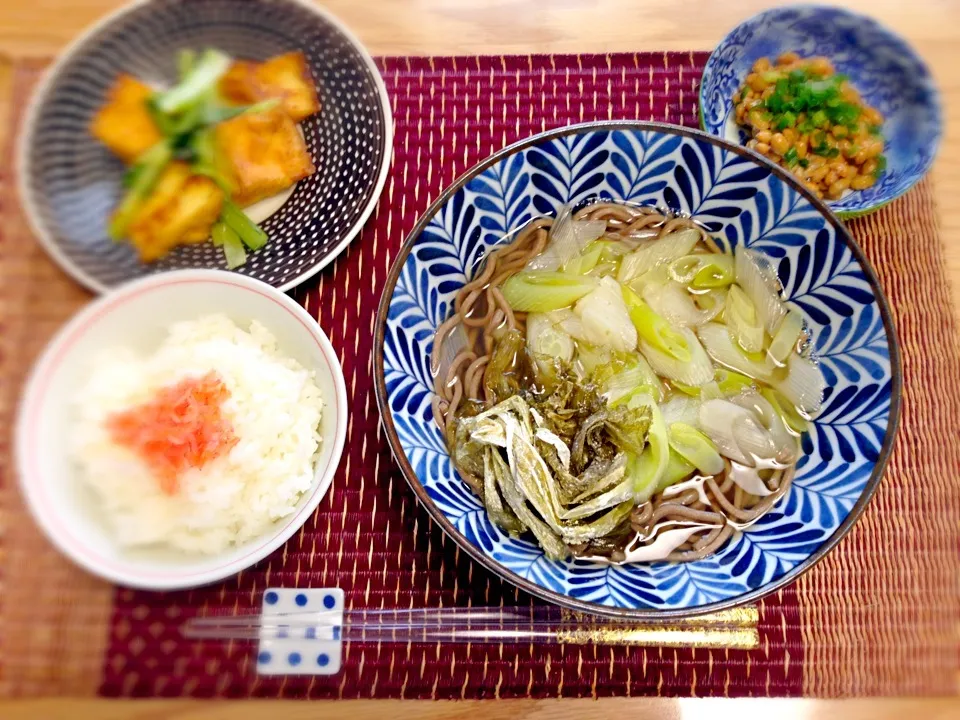 Snapdishの料理写真:たっぷり白葱とおぼろ昆布のあたたかいお蕎麦＊12/5|ゆきぼぅさん