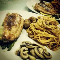 Snapdishの料理写真:spaghetti with pan grill salmon and mushroom|LGKITCHENさん