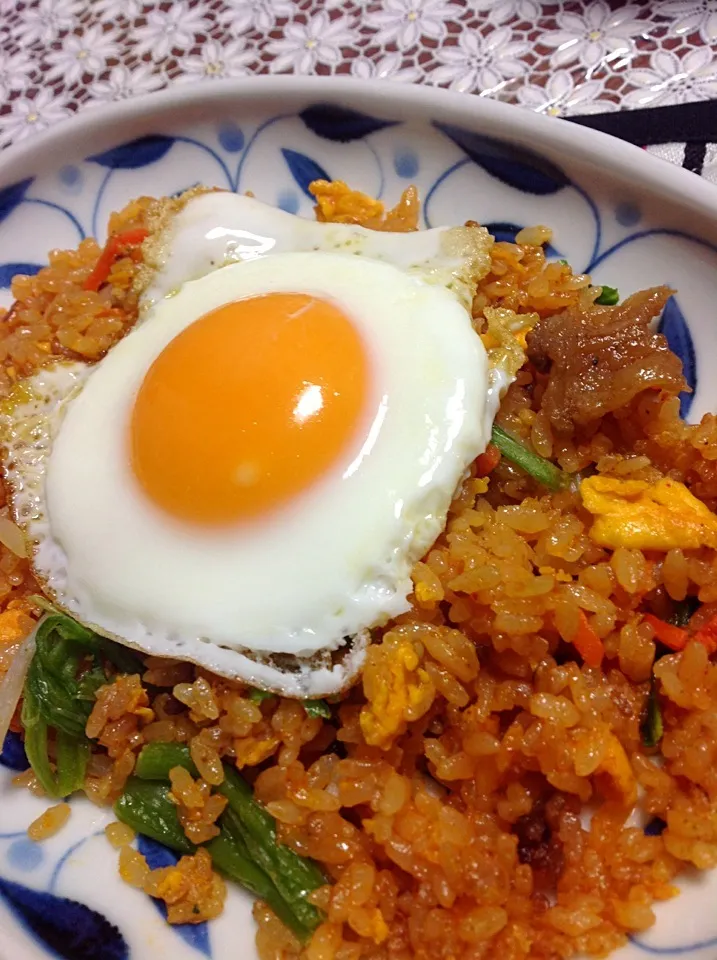 冷凍のビビンバチャーハンに卵焼き乗せただけσ(^_^;)|ニョタ🌟さん