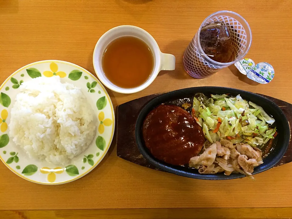 Snapdishの料理写真:ハンバーグ&ポーク焼肉ランチ|ばーさんさん