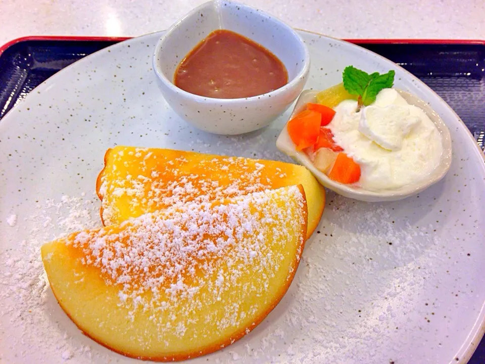 Japanese pancake with caramel sauce 😊|groupgrpさん