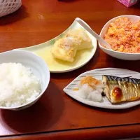 Snapdishの料理写真:揚げ出し豆腐、サバの塩焼き、たらことたまごのふりかけ|ninacojiさん