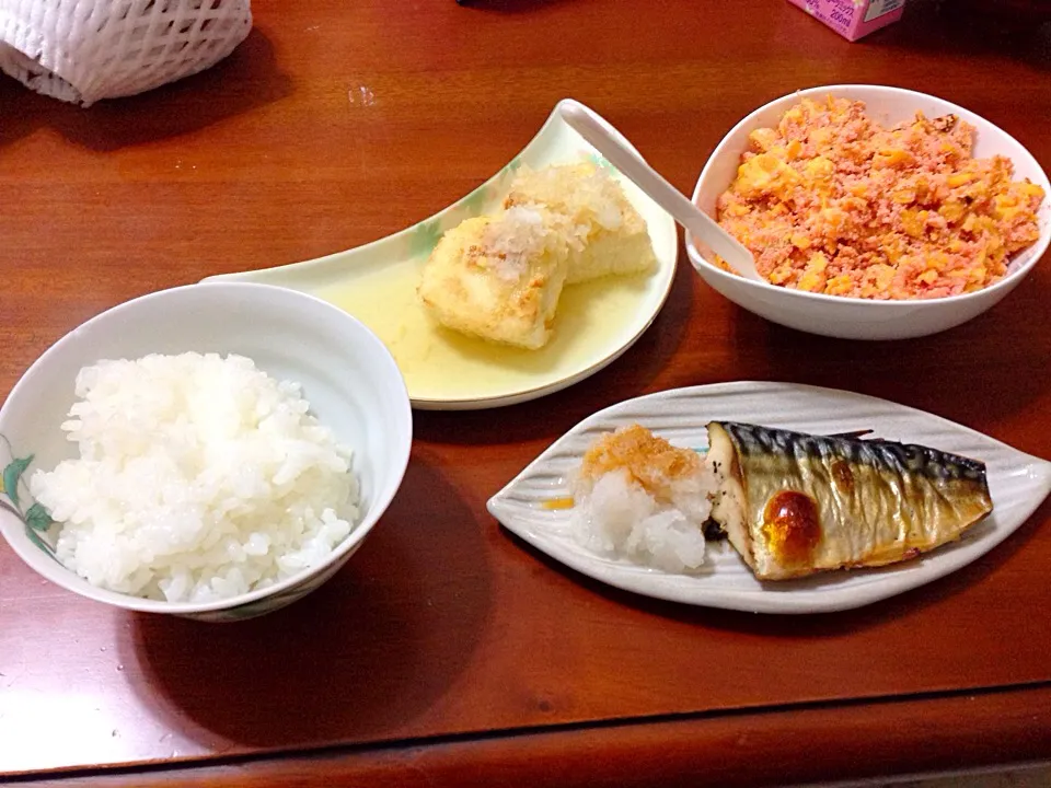 Snapdishの料理写真:揚げ出し豆腐、サバの塩焼き、たらことたまごのふりかけ|ninacojiさん