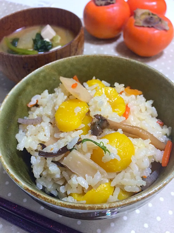 栗の炊き込みご飯✨小松菜のお味噌汁😊|ゆかりさん