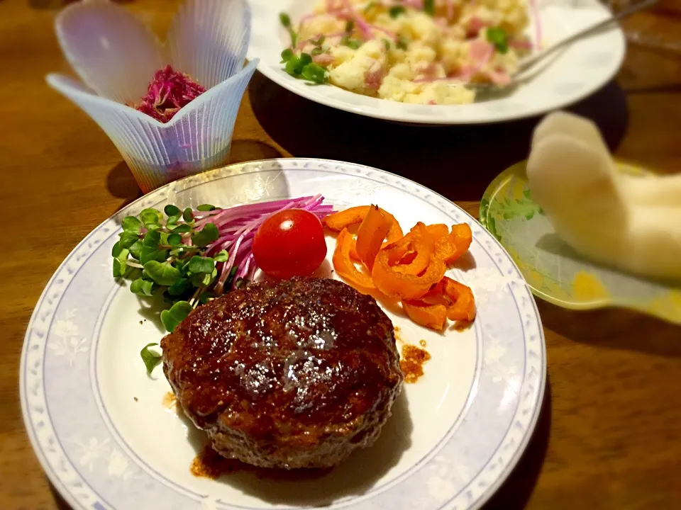 ハンバーグ赤ワインソースとポテトサラダ、かきのもと(＝菊)の酢の物(o^^o)|Ayaさん