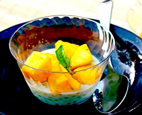 マンゴーとココナッツタピオカプリン( Mango & coconut tapioca pudding )❤️😋✨|Liezlさん