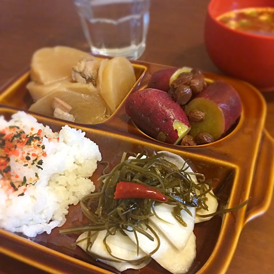 Snapdishの料理写真:蕪と鶏肉の煮物、さつまいもとレーズンのレモン煮、蕪の甘酢漬け|ai_0704さん