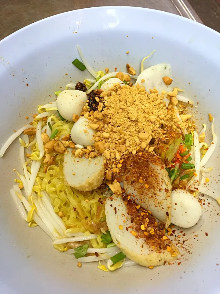 Snapdishの料理写真:ก๋วยเตี๋ยวต้มยำ|Thitiratさん