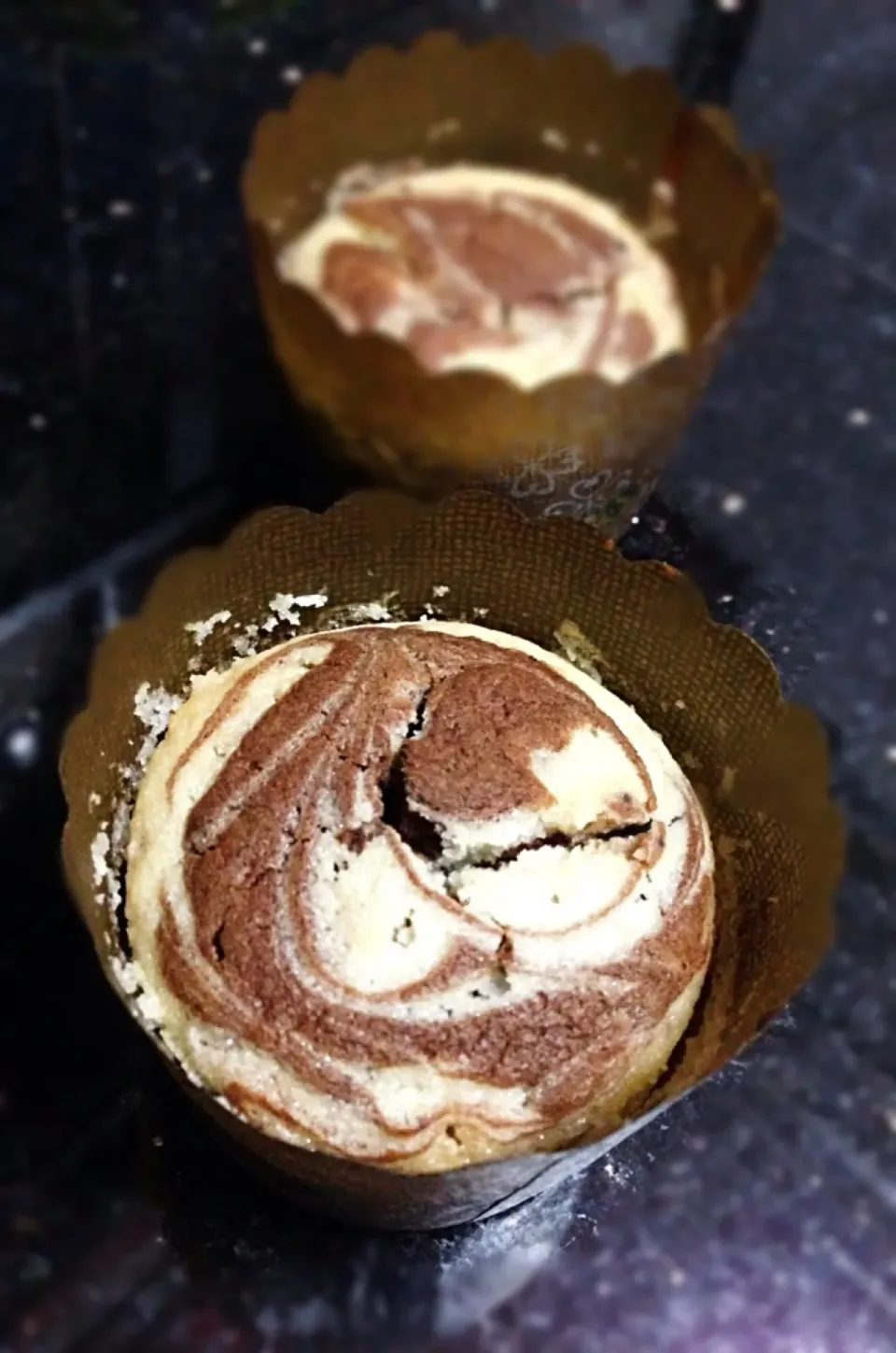 Snapdishの料理写真:Late night baking - marbled cupcakes|coxiella24さん