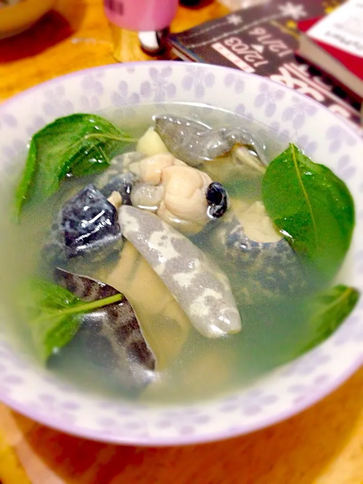 Snapdishの料理写真:青蛙蛤蜊🐸湯|吳思瑩さん