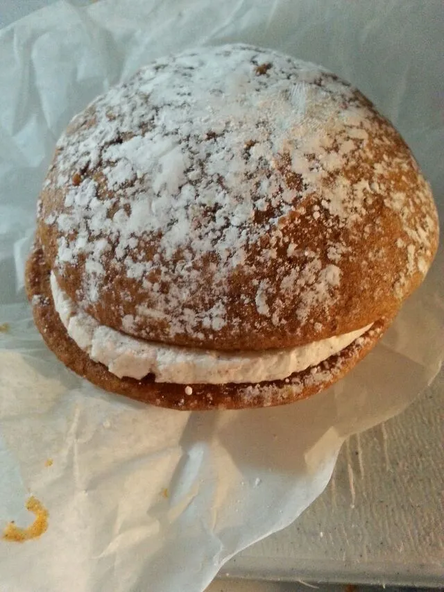 vegan pumpkin whoopie pie.|Polly Gelfusoさん