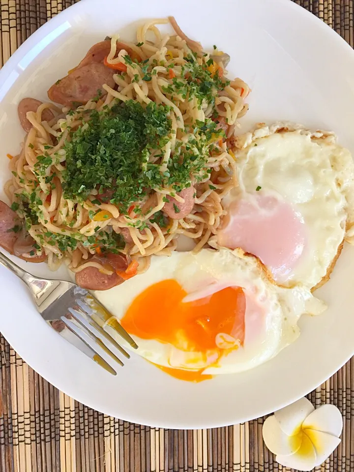 YakiSoba & SunnySideUp for Breakfast|Tito Jickain Recososa Jrさん