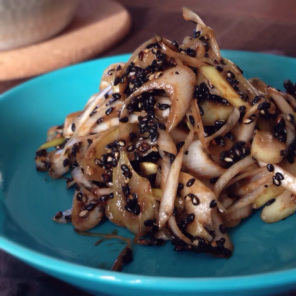 OMさんの料理 Sweet & hot Japanese leek with sesame/長ネギの甘辛胡麻和え|まちまちこさん