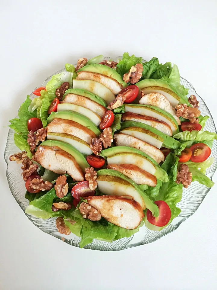 Honey soy chicken breast, avocado and pear salad|12Dragonさん