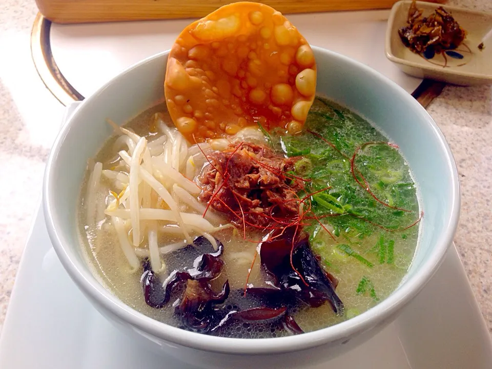 北九州の西港町に有る、和牛の里 よし久『テールらぁあ麺』|コージ💫さん