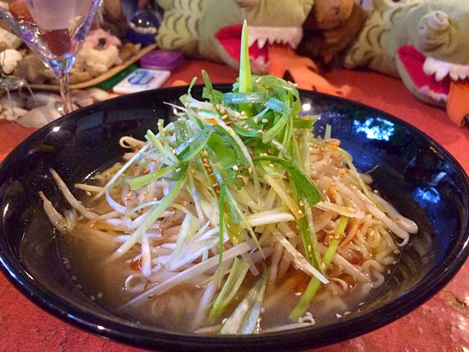 Snapdishの料理写真:プチ辣ネギとよく炒めたもやしのあっさりごま味噌ラーメン|つばささん