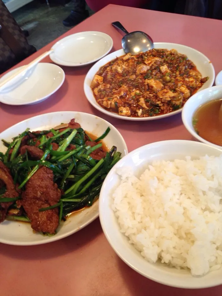 秋田盛(さかり)のレバニラ定食|タカシさん