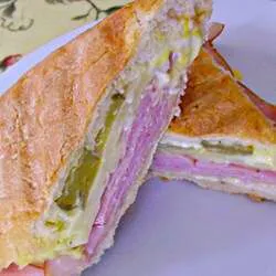 Snapdishの料理写真:I Made Cuban #Sandwich #Cuban cuisine #Lunch #Main dish 🍞 😃 🍞|Alisha GodsglamGirl Matthewsさん