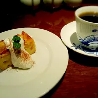 Snapdishの料理写真:リンゴのケーキ|Kenji Hishikawaさん