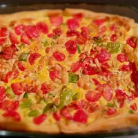 Leftovers quiche with green pepper, mini tomatoes, green peas, pine nuts and garlic cream cheese. Better than I expected, yum!|Anniekさん