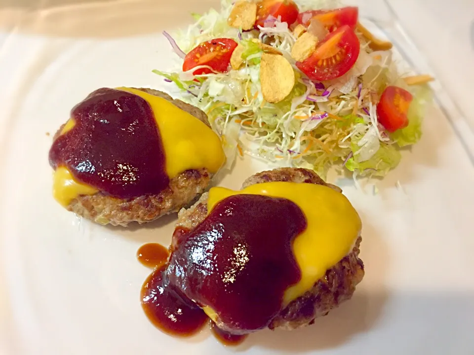 Snapdishの料理写真:チーズハンバーグ|Meeさん